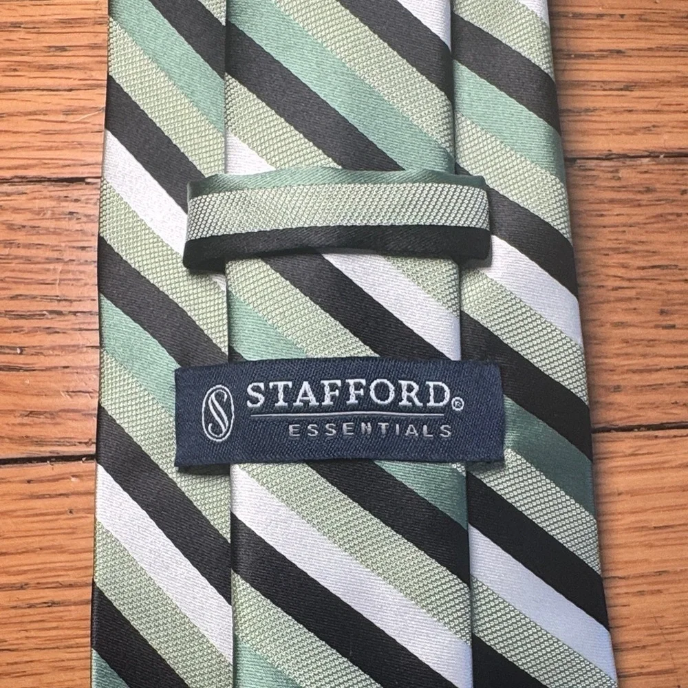 Beautiful Stafford Striped/Patterned Men's Tie Set